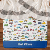 車の子供を動かす小さな男の子 バスマット