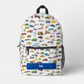 車の子供を動かす小さな男の子 プリントバックパック (正面)