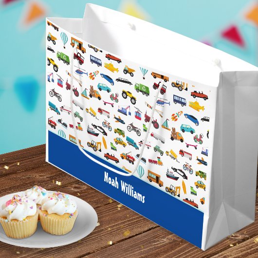 車の子供を動かす小さな男の子 ラージペーパーバッグ