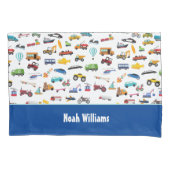 車の子供を動かす小さな男の子 枕カバー (正面)