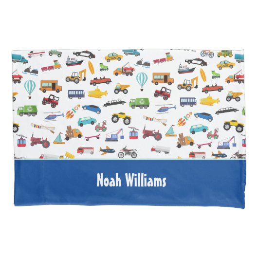 車の子供を動かす小さな男の子 枕カバー (正面)