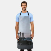 車の屋根に立つ2人の女性 エプロン (着用した状態)