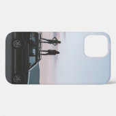 車の屋根に立つ2人の女性 Case-Mate iPhoneケース (裏面 (横))