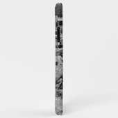 車の庭で遠くに錆びるヴィンテージ車 Case-Mate iPhoneケース (裏面/右)