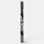 車の庭で遠くに錆びるヴィンテージ車 Case-Mate iPhoneケース (裏面/左)