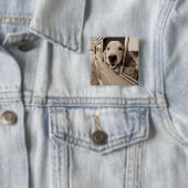 車の窓をかいま見ている犬 缶バッジ (インサイチュ)