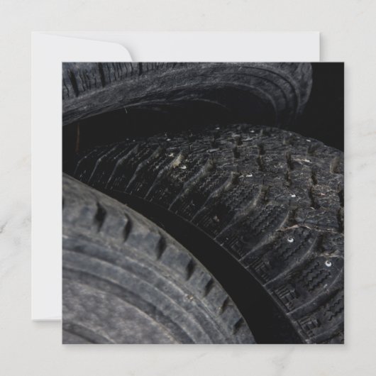 車の車の古いタイヤブラックロードトリップ (正面)