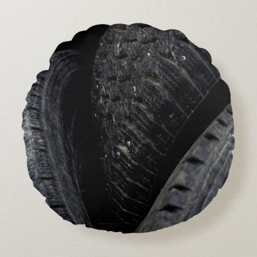 車の車の古いタイヤブラックロードトリップ ラウンドクッション (正面)