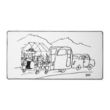 車はキャラバンと温室を牽引している。おもしろい