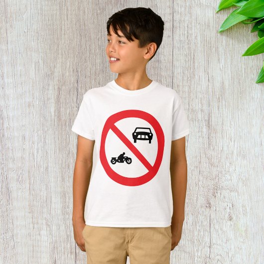 車両進入禁止の道路標識 Tシャツ