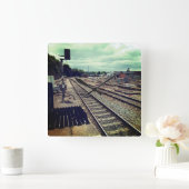 車庫の列車 スクエア壁時計 (ホーム)