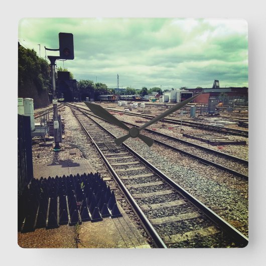 車庫の列車 スクエア壁時計 (正面)