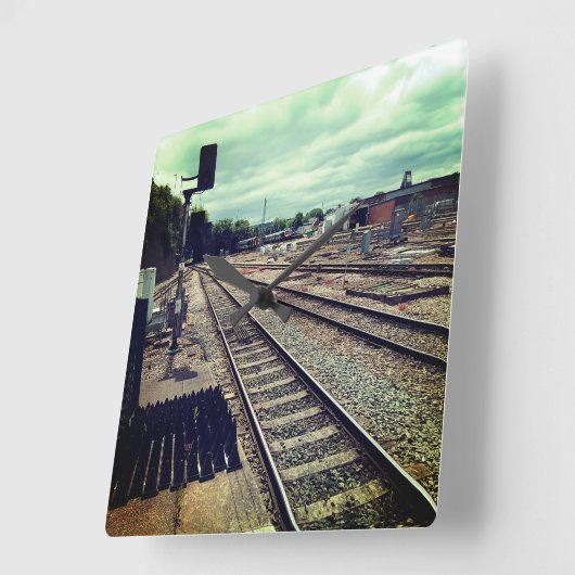 車庫の列車 スクエア壁時計 (傾斜)