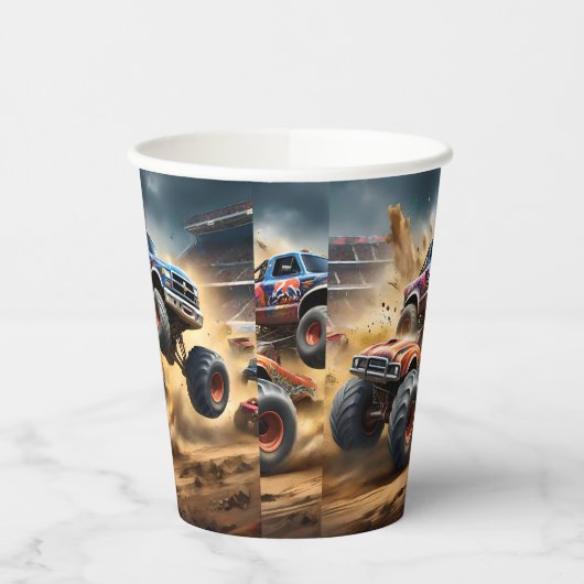 車輪のカオス:モンスタートラックがダービーを叩き潰す。 紙コップ (左)