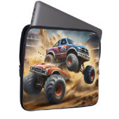 車輪のカオス：モンスタートラックのスマッシュダービー ラップトップスリーブ (正面右)