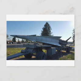 車輪付きトレーラーに搭載された軍用ミサイルランチャー ポストカード