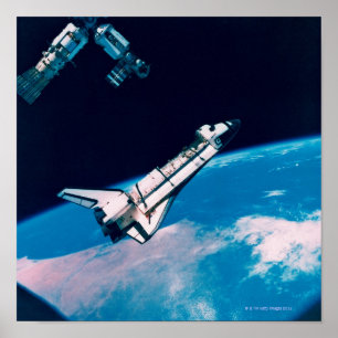 軌道のスペースシャトルそして場所 ポスター