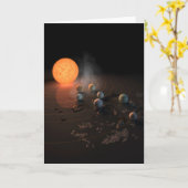 軌道星にあるトラピスト–1の7つののまわりに惑星。 カード (黄色い花)