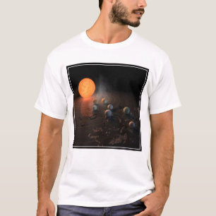 軌道星にあるトラピスト–1の7つののまわりに惑星。 Tシャツ