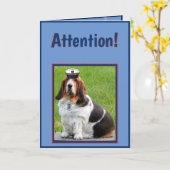 軍の大尉ののHatバースデー・カードW/Basset カード (黄色い花)