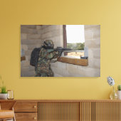 軍人が反対勢力の役を勤める キャンバスプリント (インサイチュ (リビング))