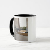 軍人が反対勢力の役を勤める マグカップ (正面左)