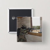 軍人が反対勢力の役を勤める 缶バッジ (正面&裏面)