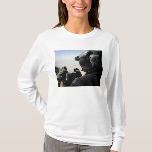 軍人が警備をする Tシャツ (正面)