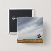 軍曹が警備を行う 缶バッジ (正面&裏面)