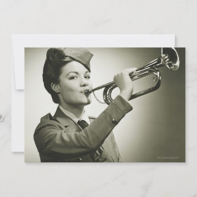 軍服を着た女性 (正面)