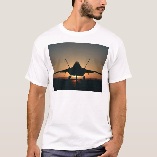 軍用機のシルエット Tシャツ (正面)