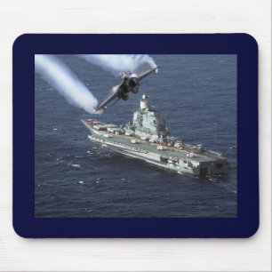 軍艦上のジェット戦闘機 マウスパッド