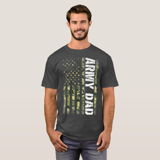 軍誇りを持ったパパ統一された州米国国旗の贈り物 Tシャツ (正面フル)