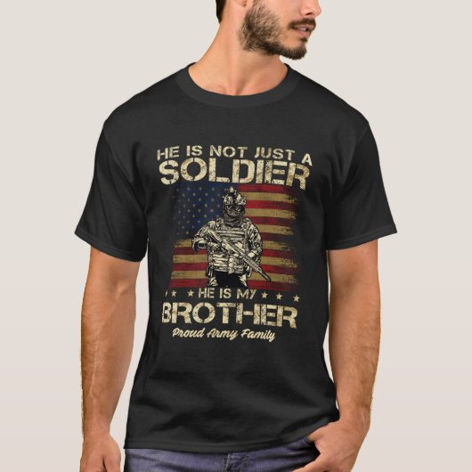 軍誇りを持った家彼は軍人ではない Tシャツ (正面)