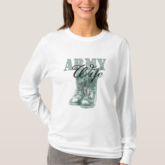 軍隊の妻の戦闘用ブーツNのドッグタッグ(デジタル迷彩柄) Tシャツ