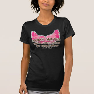 軍隊の妻の翼 Tシャツ