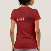 軍隊の妻の赤い金曜日のワイシャツ Tシャツ (裏面)