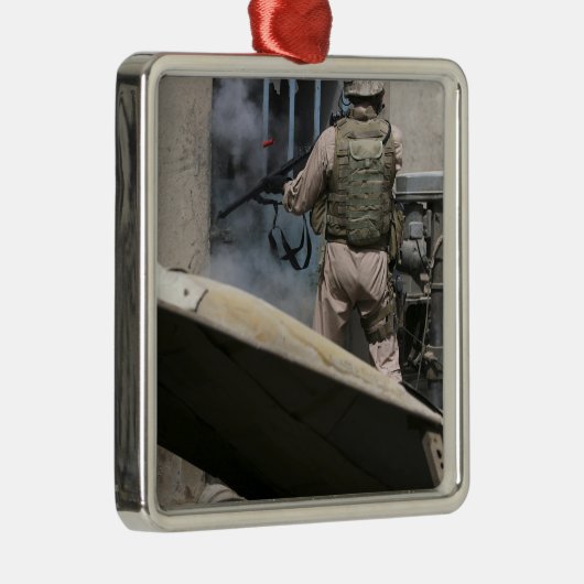 軍隊の巡査が海岸を廻る メタルオーナメント (右)