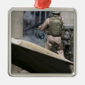 軍隊の巡査が海岸を廻る メタルオーナメント (正面)