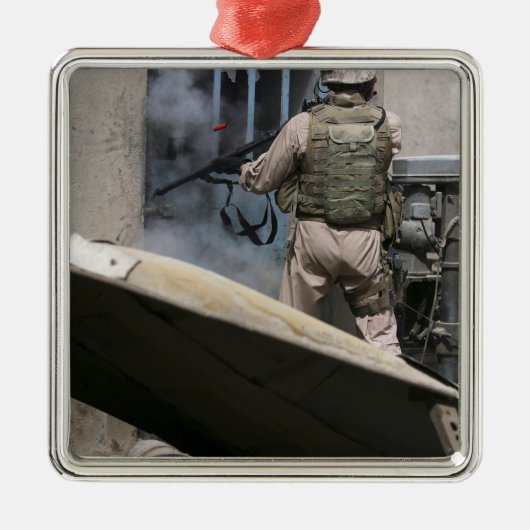 軍隊の巡査が海岸を廻る メタルオーナメント (正面)