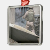 軍隊の巡査が海岸を廻る メタルオーナメント (左)