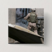 軍隊の巡査が海岸を廻る 缶バッジ (正面)