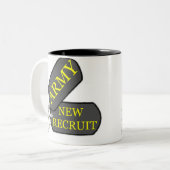 軍隊の新しい新兵 ツートーンマグカップ (正面左)