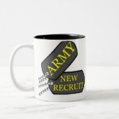 軍隊の新しい新兵 ツートーンマグカップ (左)