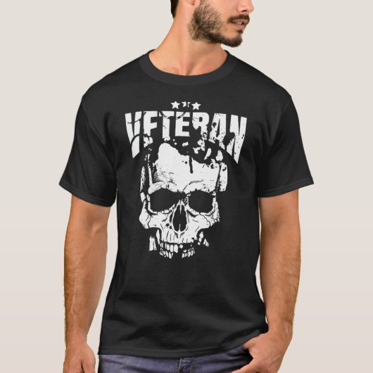 軍隊スカル退役軍人 動揺して Tシャツ (正面)