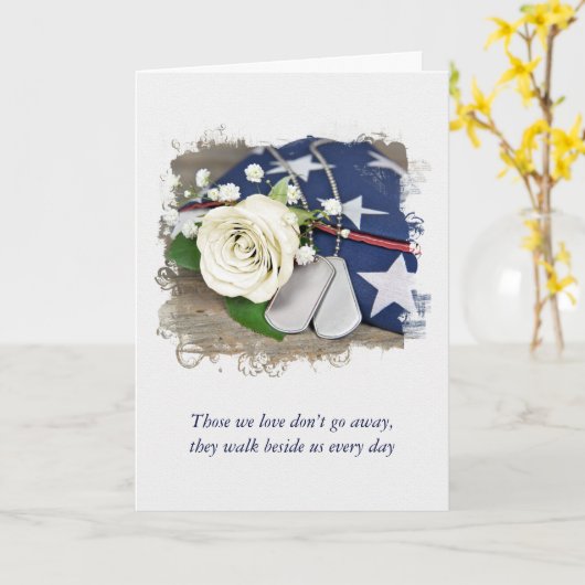 軍隊ドッグタグとホワイトローズ悔やみや弔慰 カード (黄色い花)