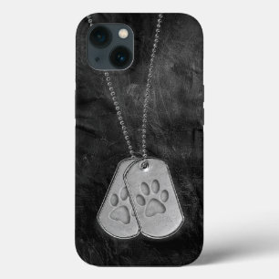 軍隊ドッグタグと手のプリントを革に iPhone 13ケース