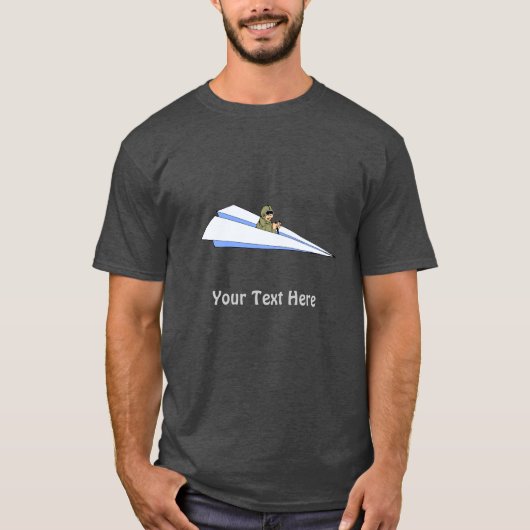軍隊パイロット飛んでいるおもしろい紙飛行機ジェット Tシャツ (正面)