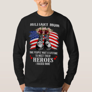 軍隊ママ私は私のヒーローのアメリカの軍隊を育てた Tシャツ