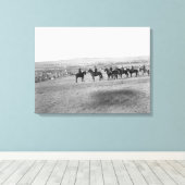 軍隊メンズサーベイアリモートラコタキャンプ キャンバスプリント (インサイチュ (ウッドフロア))